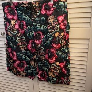 Good Vibes Men Swim Board Shorts Tiki Hawaiian Print Size Large NWT
